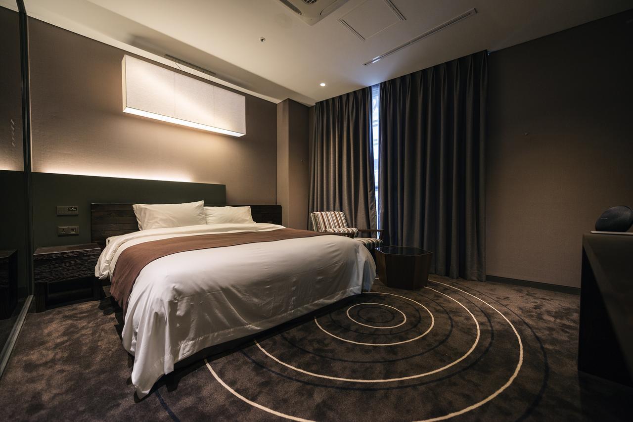 Best Louis Hamilton Hotel Чханвон Экстерьер фото