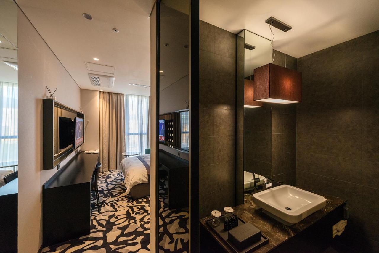 Best Louis Hamilton Hotel Чханвон Экстерьер фото